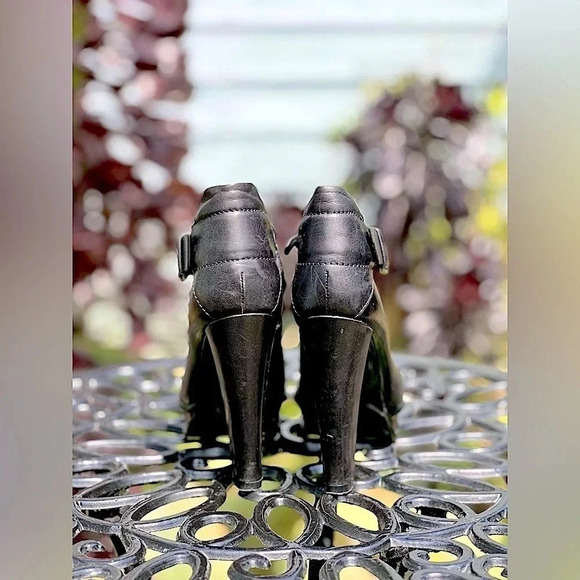 Stella Luna — Italian Leather Platform Pumps - Picture 3 of 10